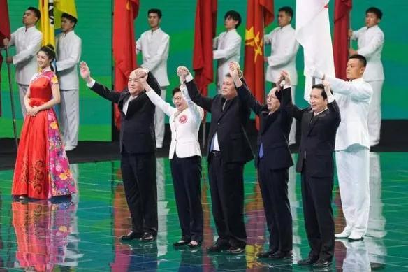 澳门正版免费资料，探索未来的机遇与挑战（2025澳门精准正版免费），澳门正版免费资料揭秘，未来机遇与挑战的探索（2025精准展望）