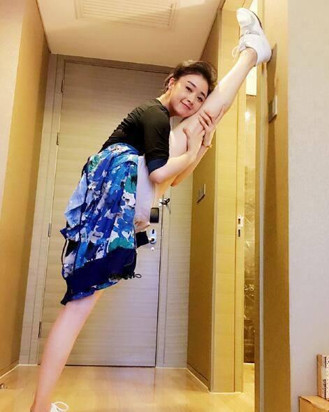 十二生肖一字马那个女的名字揭秘，探寻神秘女子的故事，揭秘十二生肖一字马神秘女子的故事与名字探索