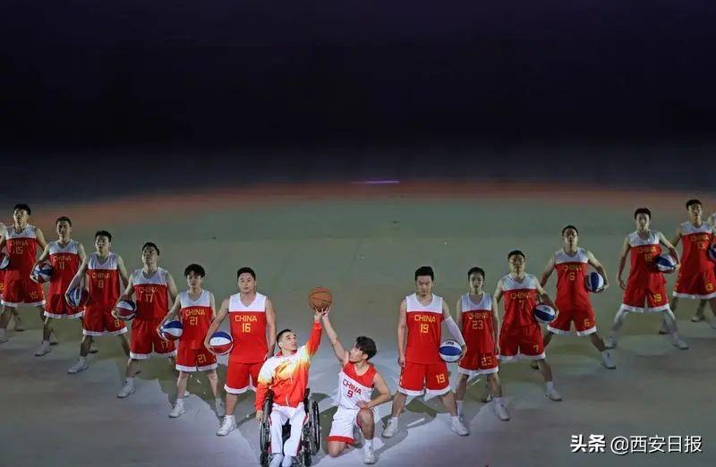 新澳门2025年正版免费公开，探索未来的机遇与挑战，澳门未来展望，机遇与挑战并存（2025正版免费公开）