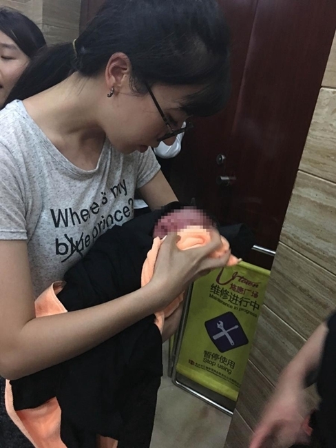 白姐王中王六肖选一，揭秘背后的秘密与策略，揭秘白姐王中王六肖选一背后的策略与秘密